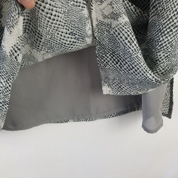 First Edition, a LIZ CLAIBORNE COMPANY BLAKE GRAY SNAKESKIN SKIRT. SZ 16. - Picture 4 of 12